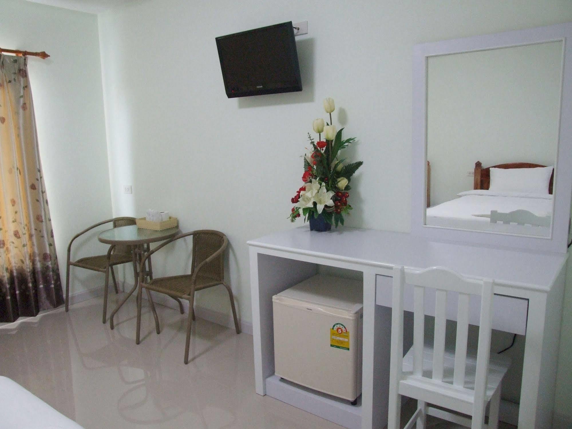 Hotel Ruan Rim Nam Roi Et Exterior foto